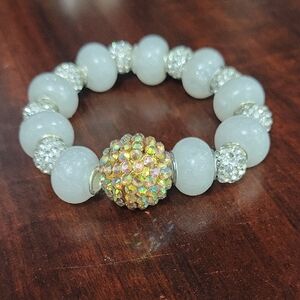 Chic White and Gold Beaded Bracelet
